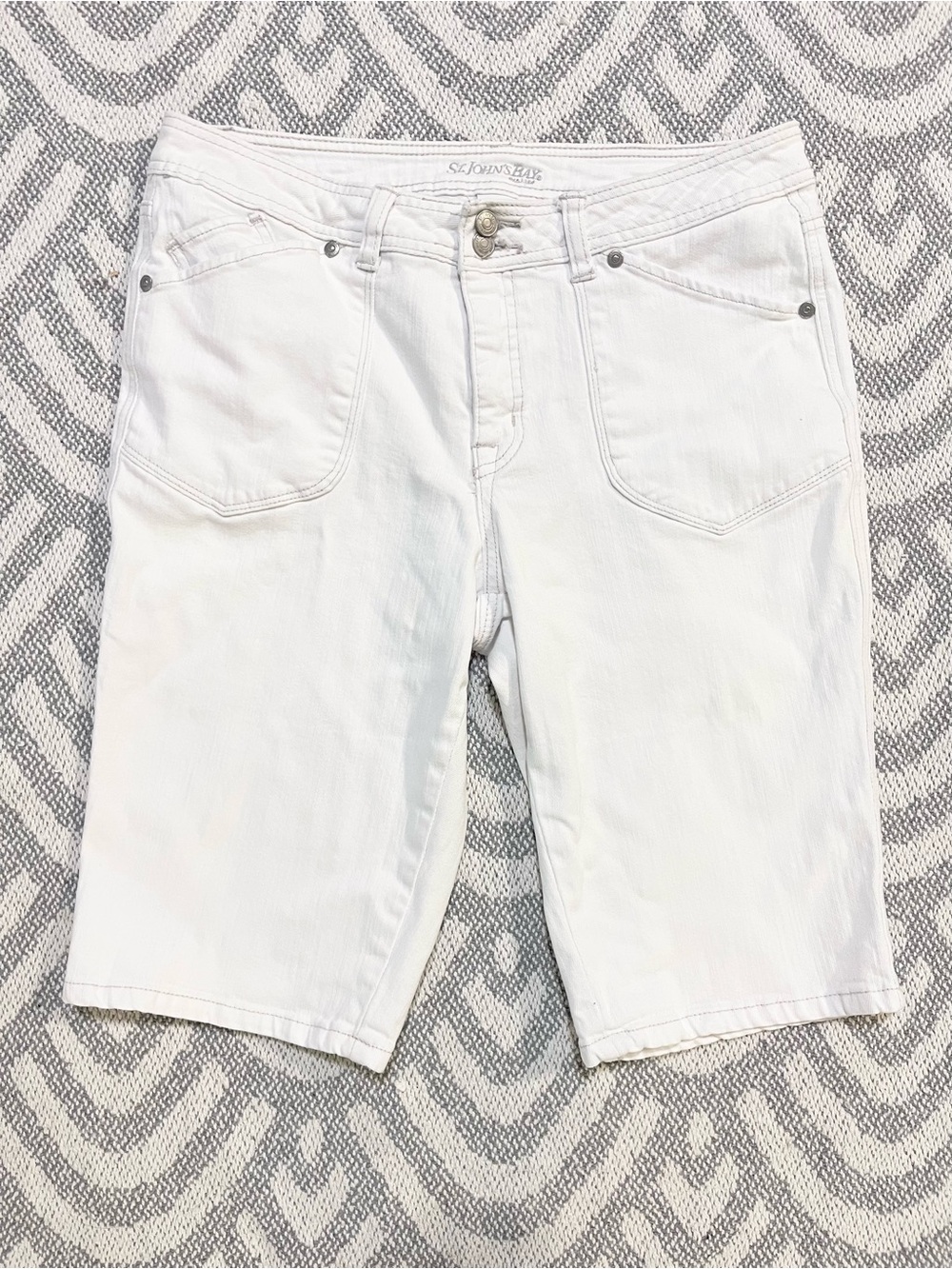 ST. JOHN’S BAY White Denim Bermuda Shorts 10